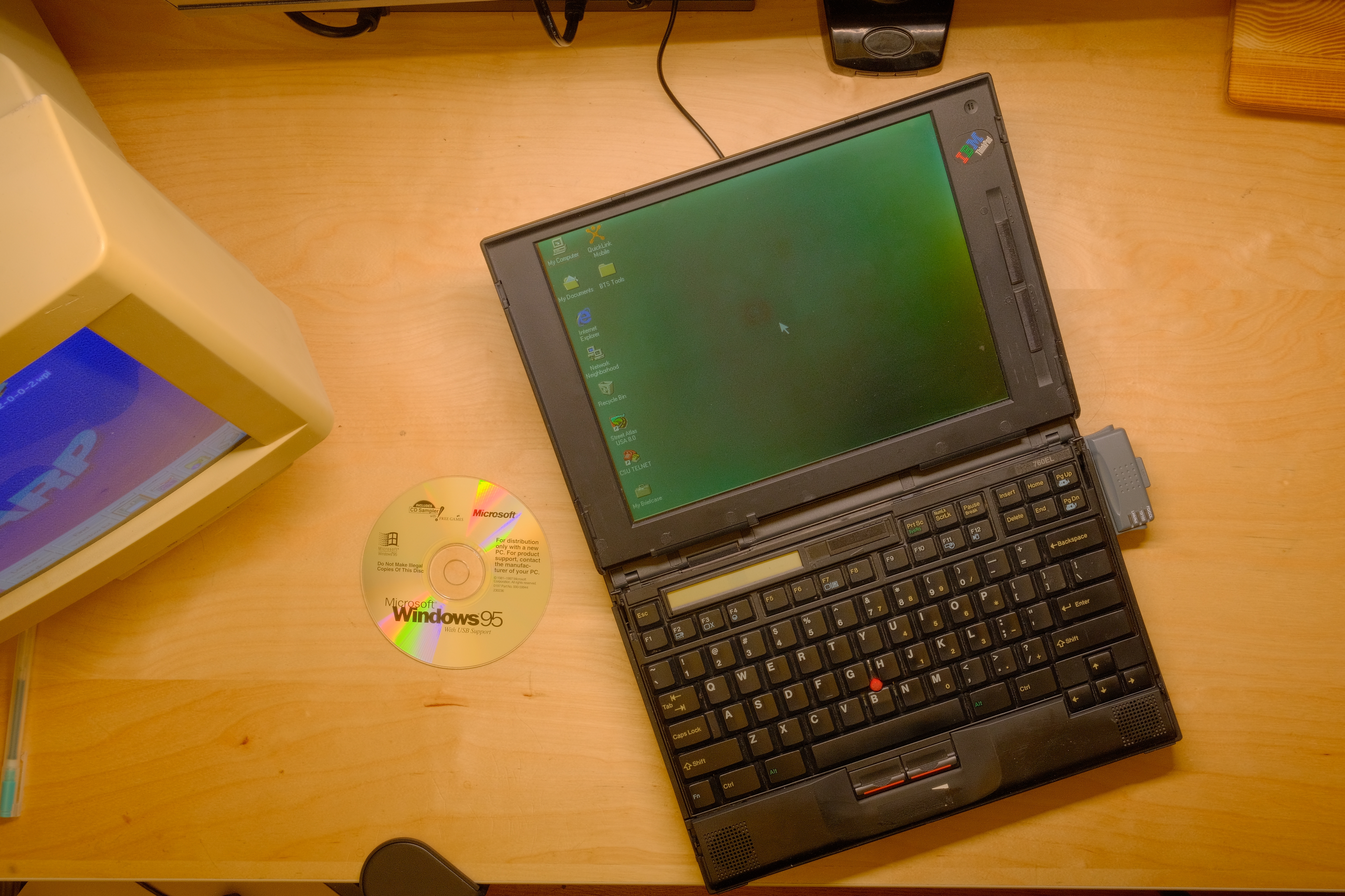 Unboxing and Reviving a 1995 IBM ThinkPad 760EL